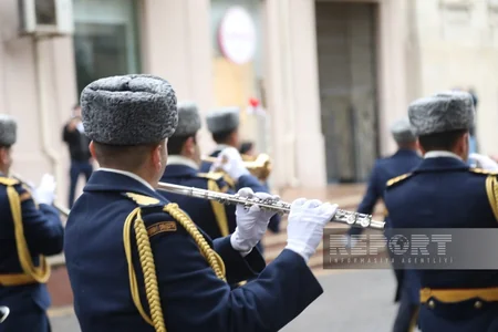 Bakıda hərbi orkestrlərin müşayiəti ilə Zəfər yürüşü keçirilib - YENİLƏNİB