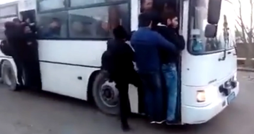 Sosial şəbəkələrdə görüntüləri yayılmış sərnişin avtobusu ilə bağlı sahibkara xəbərdarlıq edilib - VİDEO