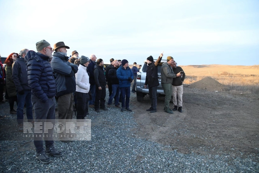Международные путешественники побывали в местах массовых захоронений в Физули