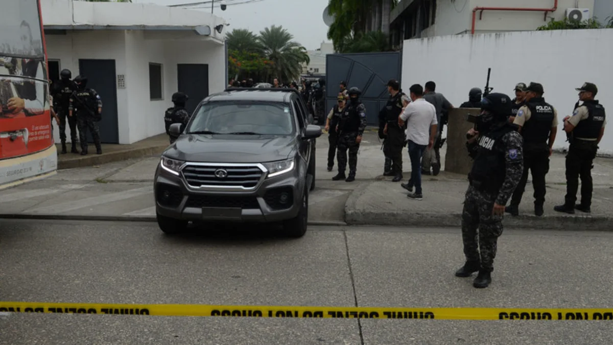 Man suspected of murdering two police officers detained in Ecuador 