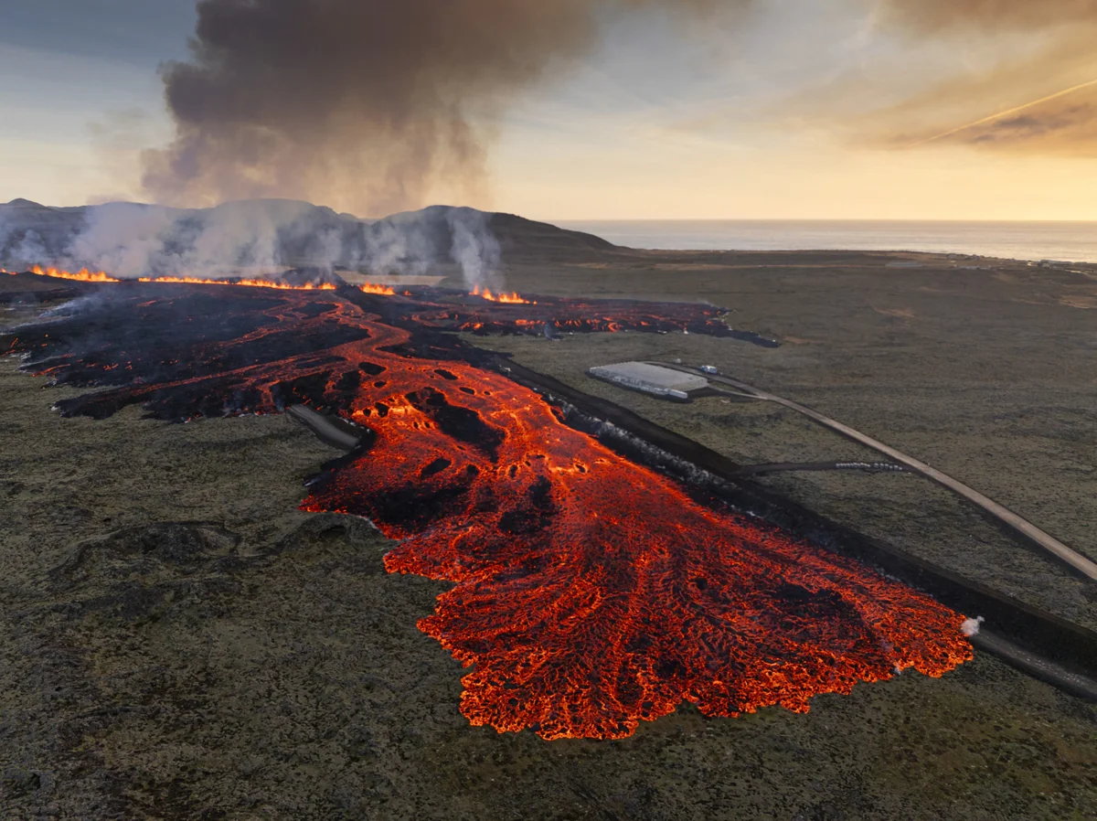 Iceland evacuates Blue Lagoon amid volcano eruption