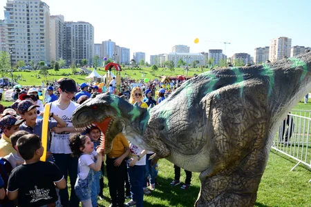 Heydər Əliyev Mərkəzinin parkında Uşaq festivalı keçirilib