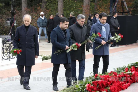 Azərbaycan xalqı Heydər Əliyevin xatirəsini yad edir - FOTOREPORTAJ