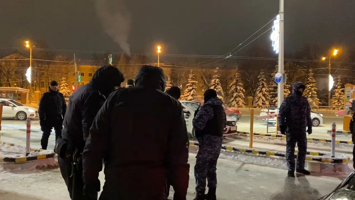 Man opens fire on people near shopping center in Russia’s Kazan
