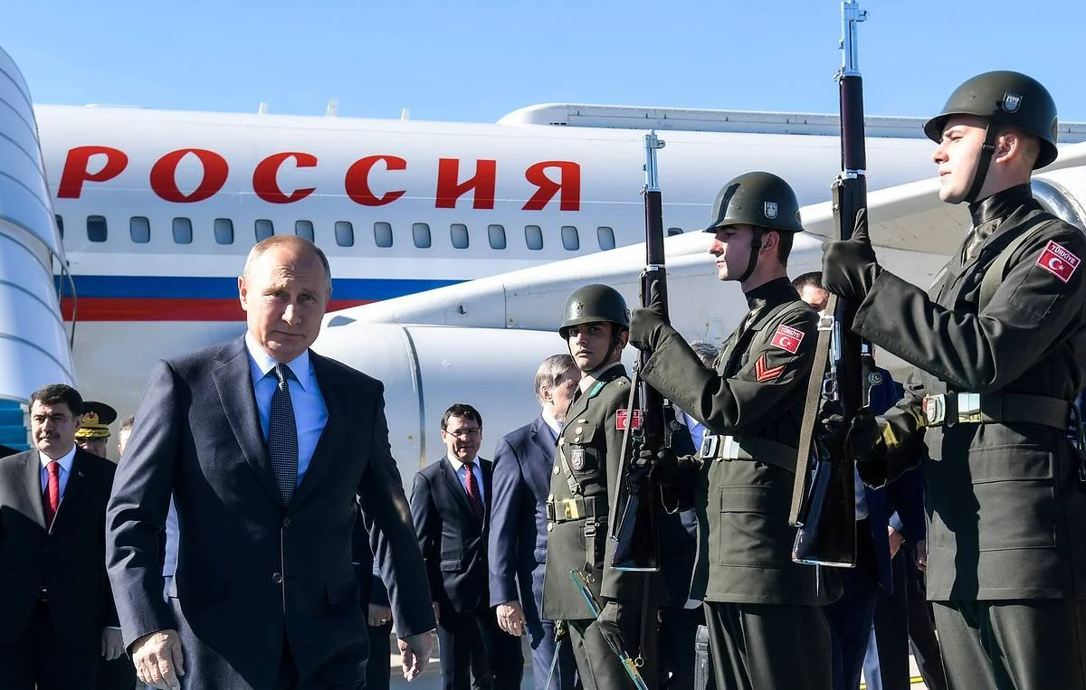 Vladimir Putin İstanbula gəlib