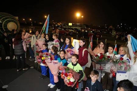 Avropa çempionatında uğurla çıxış etmiş gimnastlar Vətənə qayıdıblar