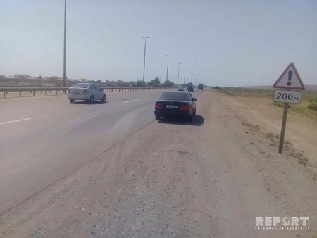 Jalə şirkətinə məxsus yük maşını aşıb, 20 min manatlıq qab qırılıb - FOTO