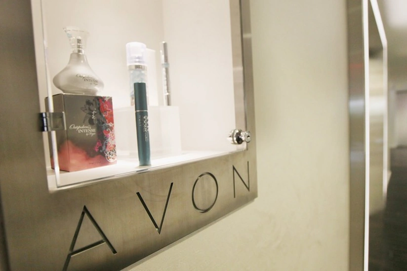 Nəhəng kosmetika şirkəti 2 milyard dollarlıq biznesini satır