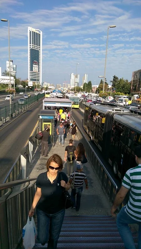 ​İstanbulda ictimai nəqliyyat ödənişsiz işləyir - FOTO