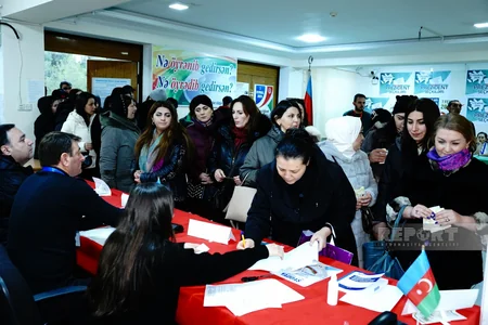 Azərbaycanda növbədənkənar prezident seçkiləri üzrə səsvermə başlayıb