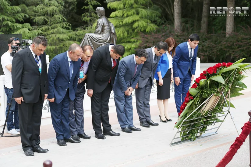 ​Azərbaycanın diaspor təşkilatlarının nümayəndələri Fəxri və Şəhidlər xiyabanını ziyarət ediblər