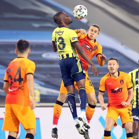 Qalatasaray səfərdə Fənərbağçanı məğlub etdi