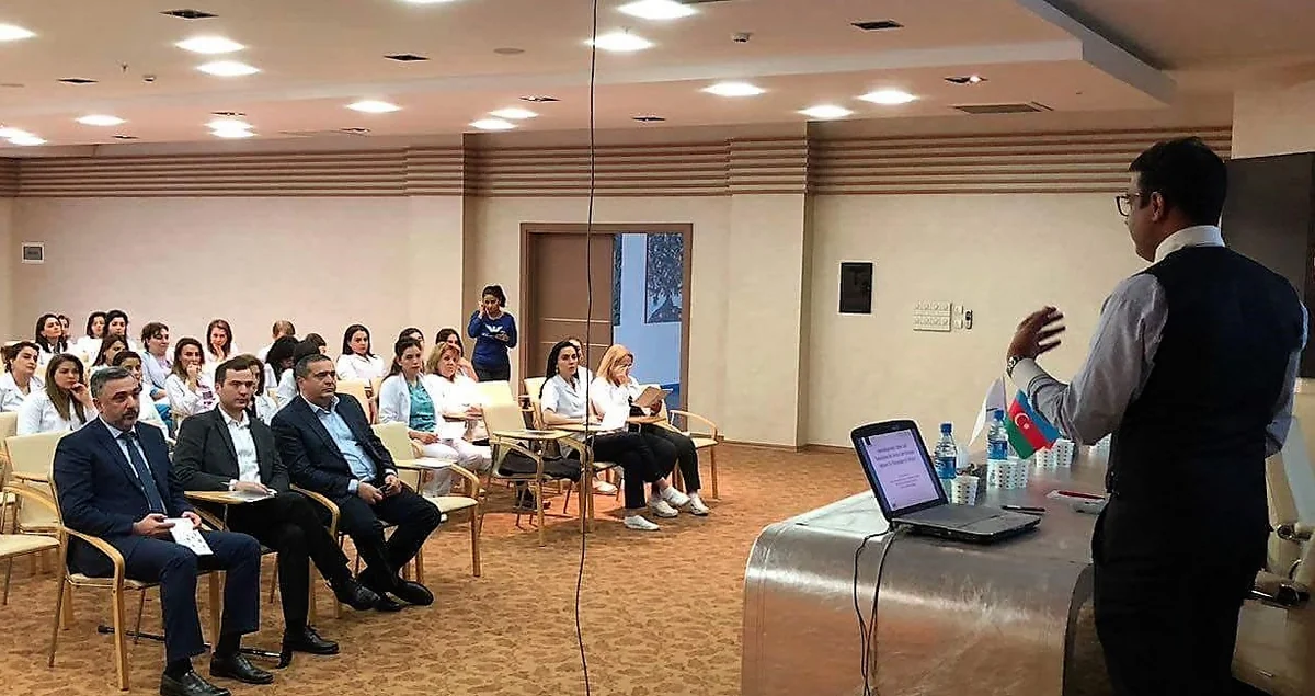 Hindistanlı həkim Bakıda sümük iliyi transplantasiyası üzrə seminar keçirib