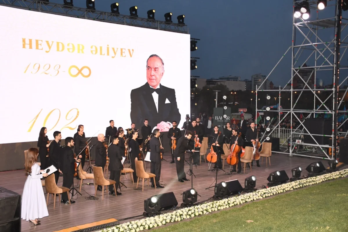 Bakıda Ulu Öndərin anadan olmasının 102 illiyi ilə əlaqədar klassik musiqi konserti keçirilib
