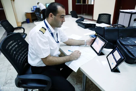 Pilotlar və bələdçilər uçuşa necə hazırlaşır? - AZAL-dan REPORTAJ