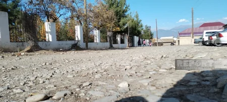 Oğuzda təmir olunmayan kənd yolları yararsız vəziyyətə düşüb