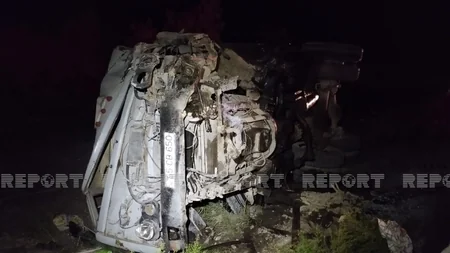 Kürdəmirdə mikroavtobus “KamAZla toqquşub, ölənlər və yaralananlar var
