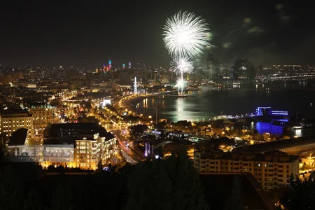 Bakıda Dünya Azərbaycanlılarının Həmrəyliyi Günü və Yeni il atəşfəşanlığı olub