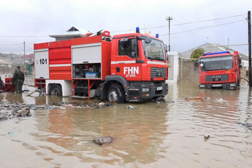 FHN: Lənkəran və Astarada bəzi evləri su basıb, 11 nəfər təxliyə edilib