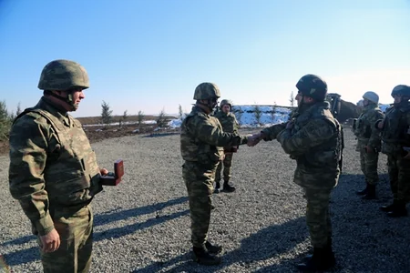 Azerbaijani Defense Minister inspects readiness of frontline military