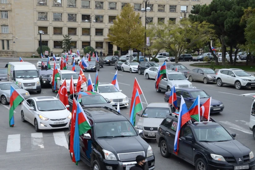 Bakıda qələbə yürüşləri keçirilir