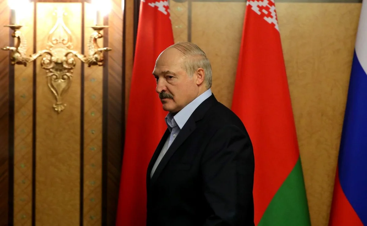 Lukashenko leaves for  Russia