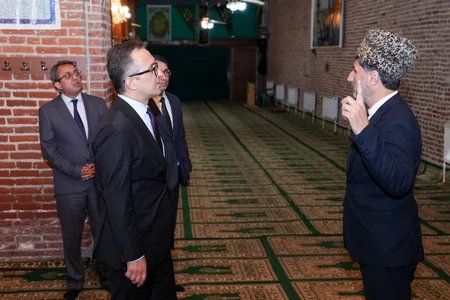 Dini Komitənin sədri Lənkərandakı “Şeyx Zahid” ziyarətgahı və Böyük bazar “Cümə” məscidində olub