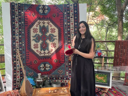 Gürcüstanda festivalda Azərbaycan xalçaları, musiqi alətləri, geyimləri nümayiş etdirilib