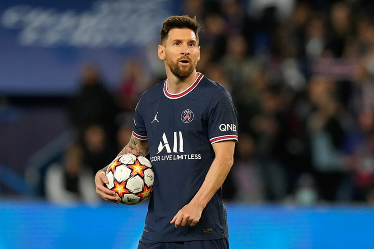 Veteran futbolçu Messini Qızıl topa layiq görmür