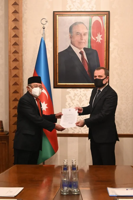 İndoneziyanın yeni səfiri etimadnaməsinin surətini Ceyhun Bayramova təqdim edib