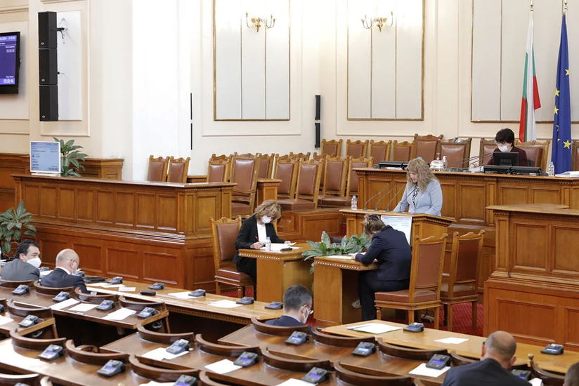 Парламент Болгарии проголосовал против вотума недоверия правительству