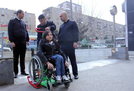 Bakı Metropoliteni vaqonlarda əlil arabası üçün yerlərin quraşdırılmasına başlayıb