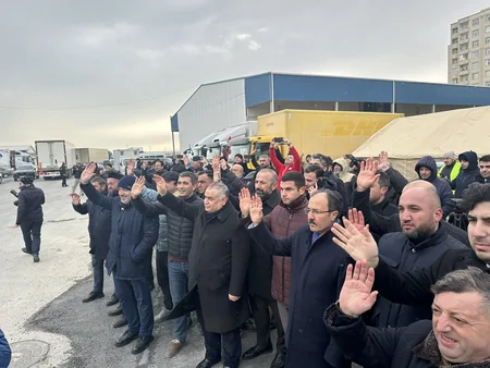 Səfir: Bu gün Azərbaycandan Türkiyəyə daha 20 TIR yardım yola salınıb