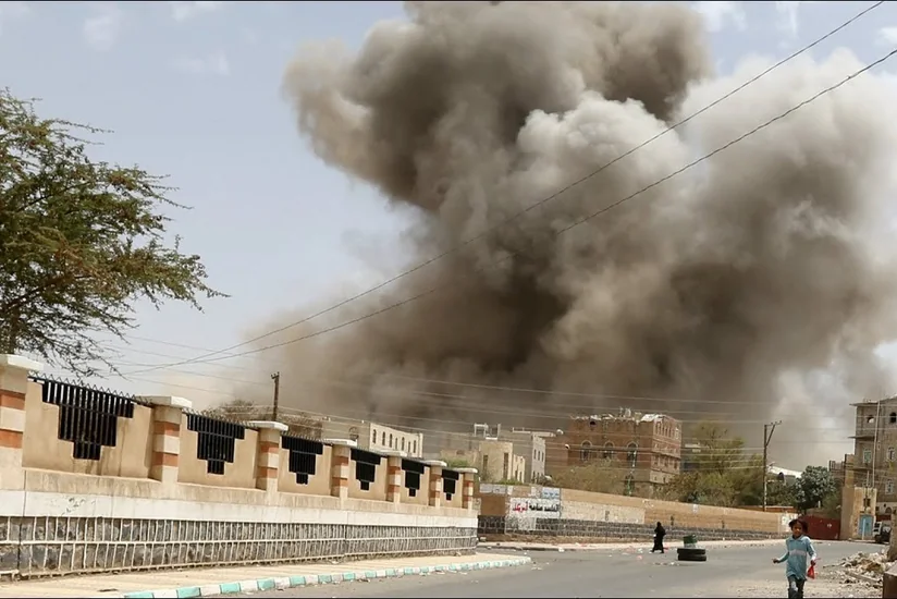 Ərəb koalisiyası Sənada hüsilərin mövqelərini bombalayıb