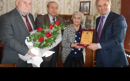 ​Mətbuat Şurasının nümayəndələri veteran jurnalisti ziyarət edib