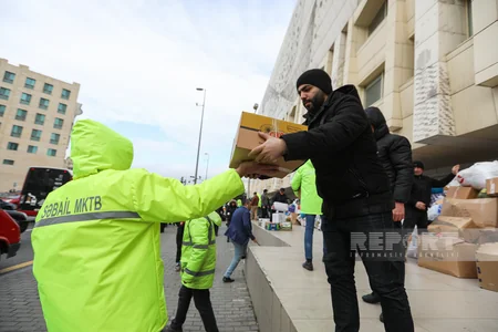 В Баку продолжается сбор помощи пострадавшим от землетрясения в Турции