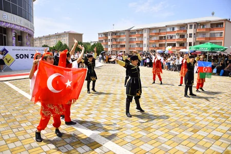 Naxçıvan məktəblərində “Son zəng” çalınıb, Emin Əmrullayev iştirak edib - YENİLƏNİB-2