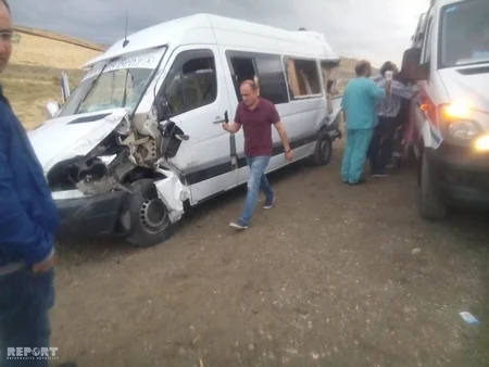 Siyəzəndə sərnişin avtobusu mikroavtobusla toqquşub, xəsarət alanlar var - FOTO