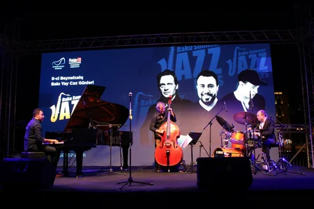 Heydər Əliyev Mərkəzinin parkında caz konserti təşkil olunub - VİDEO