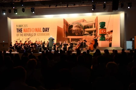 Heydər Əliyev Fondu “Milan Expo 2015”də Azərbaycan “Milli gün”ü çərçivəsində konsert proqramı təşkil edib