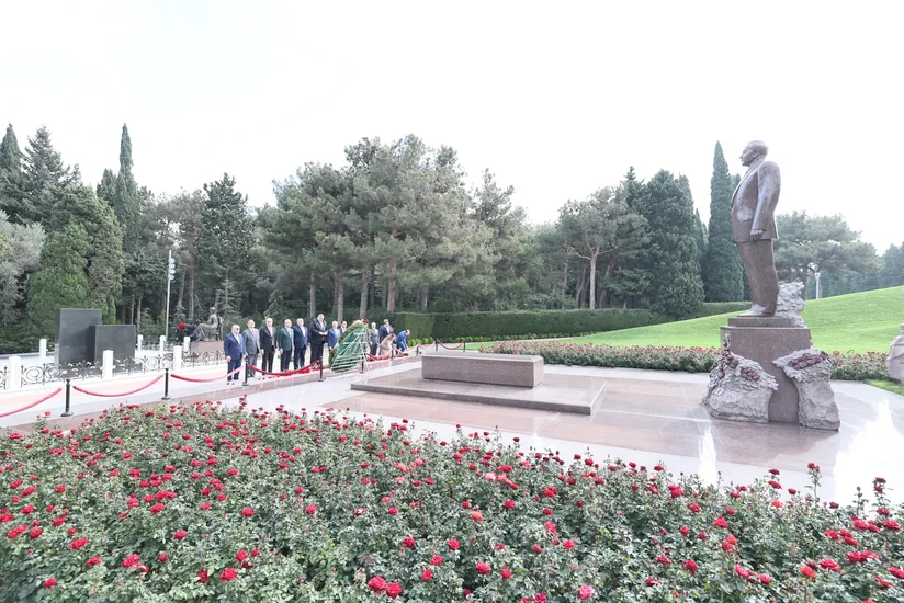 CEV rəsmiləri Fəxri Xiyabanı ziyarət ediblər