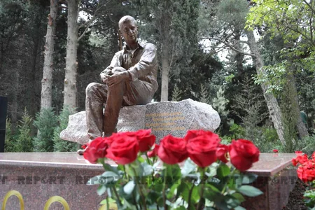 Xalq şairi Fikrət Qocanın abidəsinin açılışı olub
