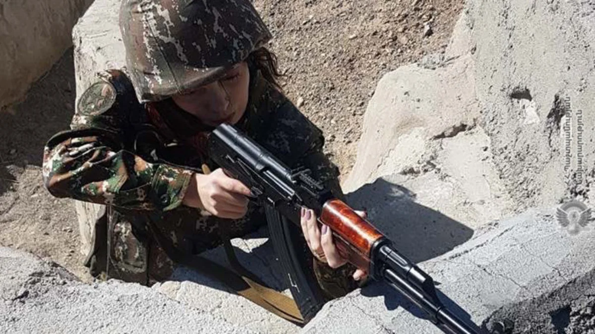 Bu ildən etibarən Ermənistanda qadınlar ordu sıralarında xidmət edə biləcəklər
