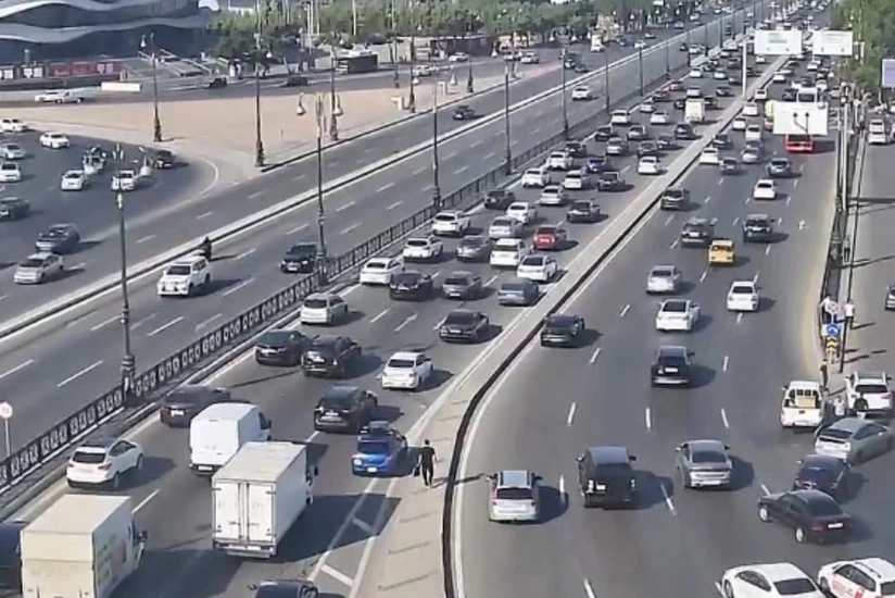 Bakının bir sıra yollarında tıxac yaranıb – SİYAHI