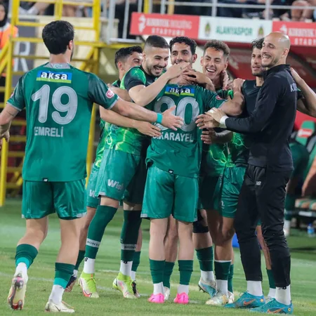 Mahir Emrelinin 64 dəqiqə oynadığı matçda Konyaspor inamlı qələbə qazanıb