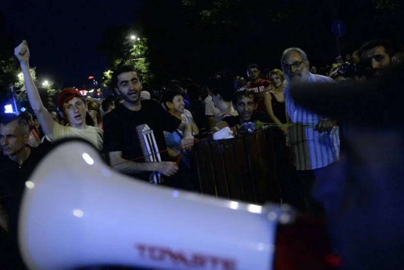 İrəvanda etirazçılar Ermənistan hakimiyyətinə ultimatum veriblər