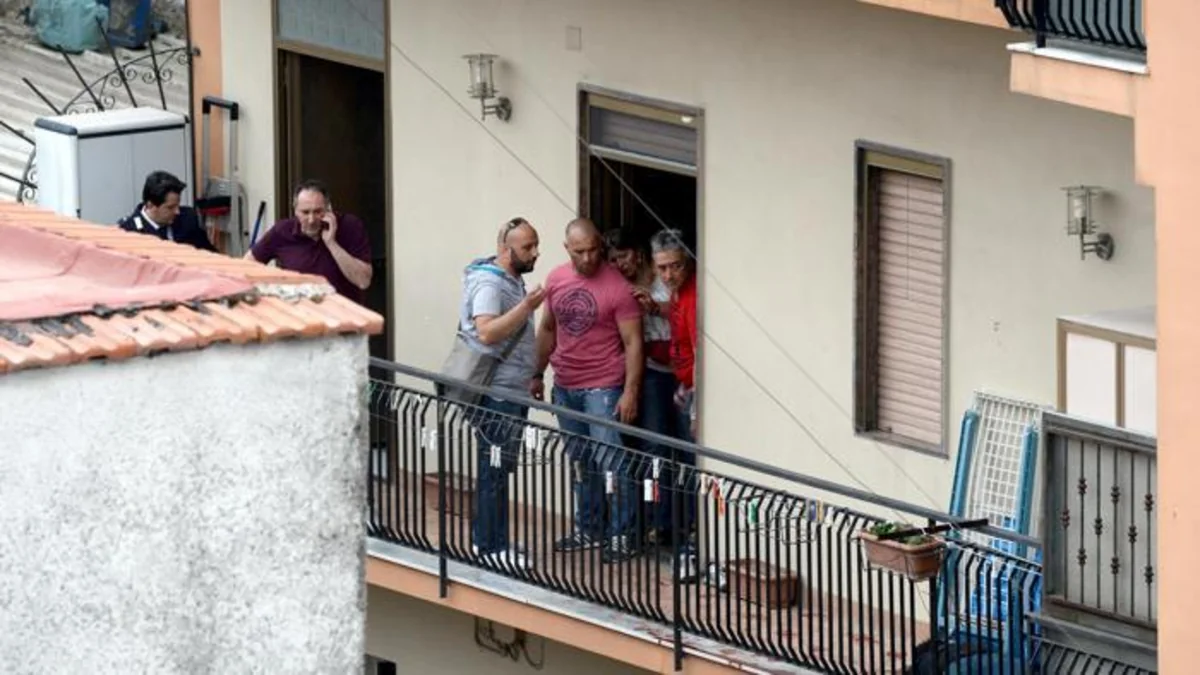 ​İtaliyada naməlum şəxs eyvandan yoldan keçənləri atəşə tutub