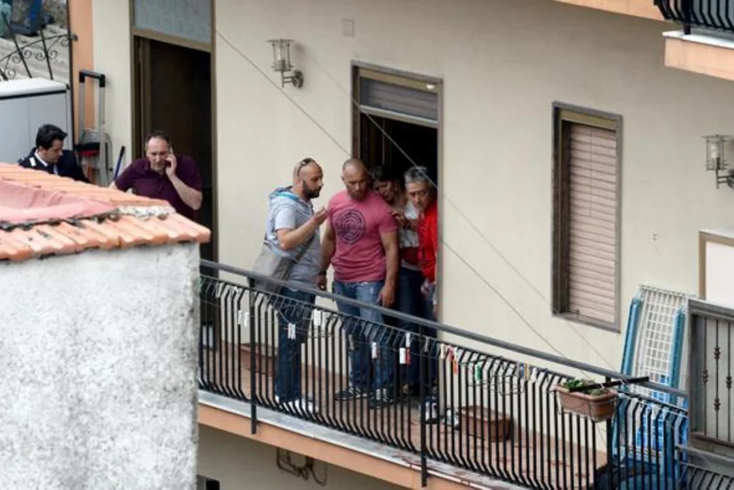 ​İtaliyada naməlum şəxs eyvandan yoldan keçənləri atəşə tutub
