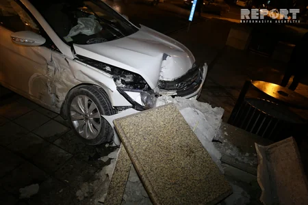 Bakıda kobud qayda pozuntusuna yol verən sürücü qəza törədib - FOTO