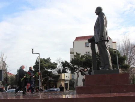 Əbülfəs Qarayev Sumqayıtda vətəndaşları qəbul edib